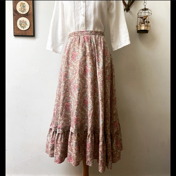 Vintage Dresses & Skirts - 1970’s Cottagcore Floral Skirt